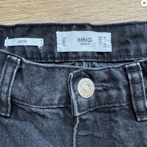 Gently Worn Mango Black High Rise Mom Jeans - Picture 3 of 4